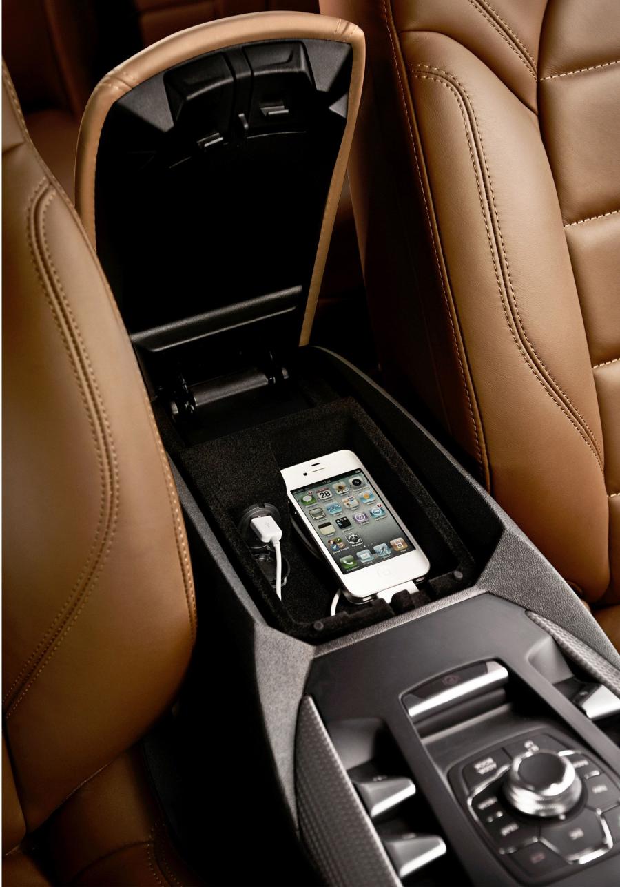  Citroen DS5 2011 года  (фото 24 из 33)